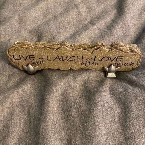 Live, love, laugh sign in faux stone material - Picture 2 of 4